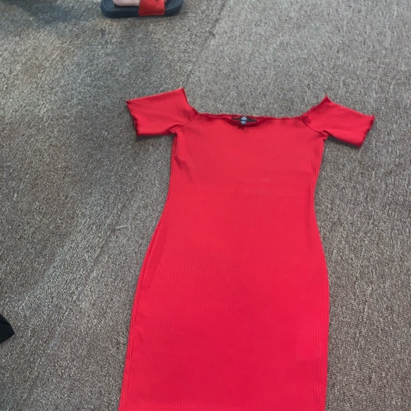Sexy off shoulder red dress - Picture 1 of 3